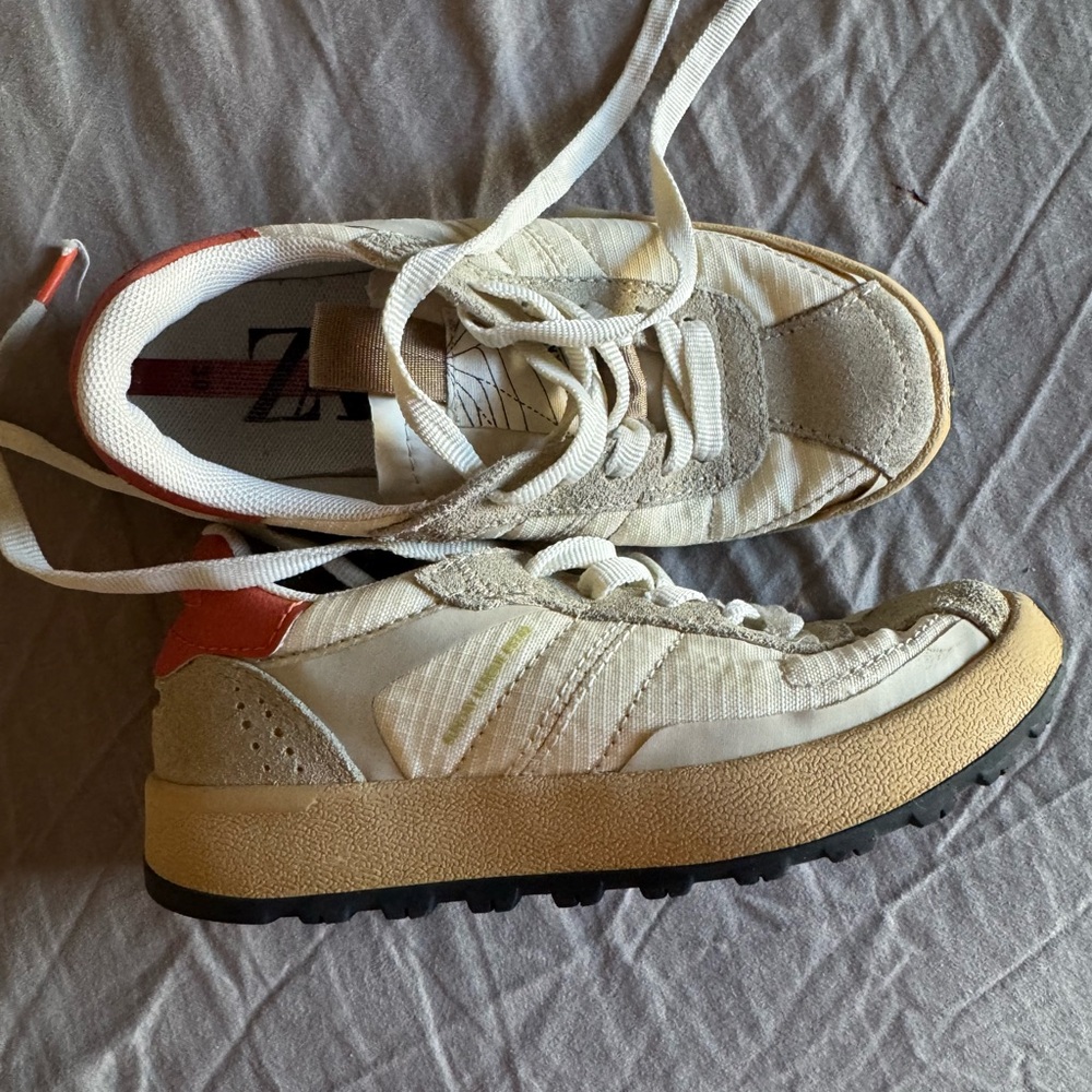 Zara Cream and Tan Sneakers size 12.5-13(30)